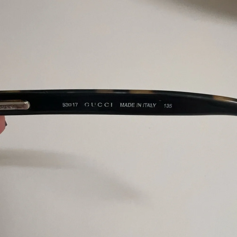 Gucci Unisex Sunglasses. Flawless. - Picture 3 of 5